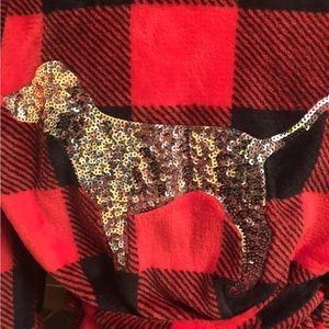 Victorias Secret Pink Plush Robe in Red buffulo check x’s/small nwt bling